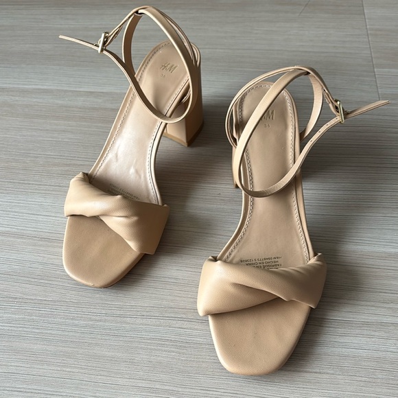 Twisted-strap Sandals - Picture 10 of 13